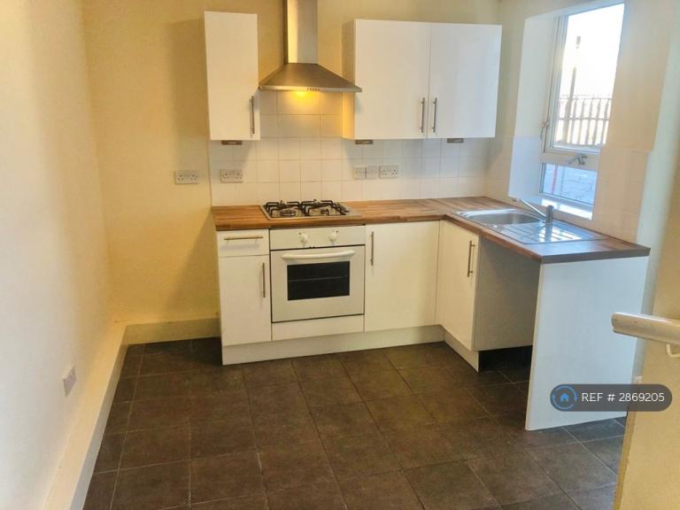 1 bedroom flat in Avallon Avenue, Llandudno Junction, LL31 (1 bed) (#2869205)