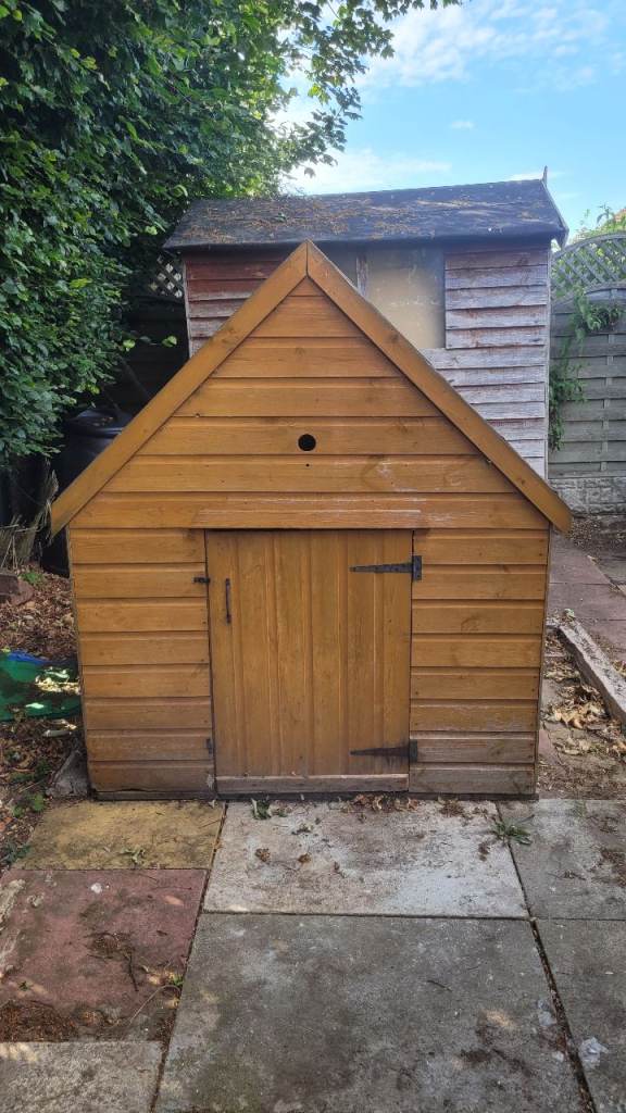 5ft x 4ft wooden chicken coop