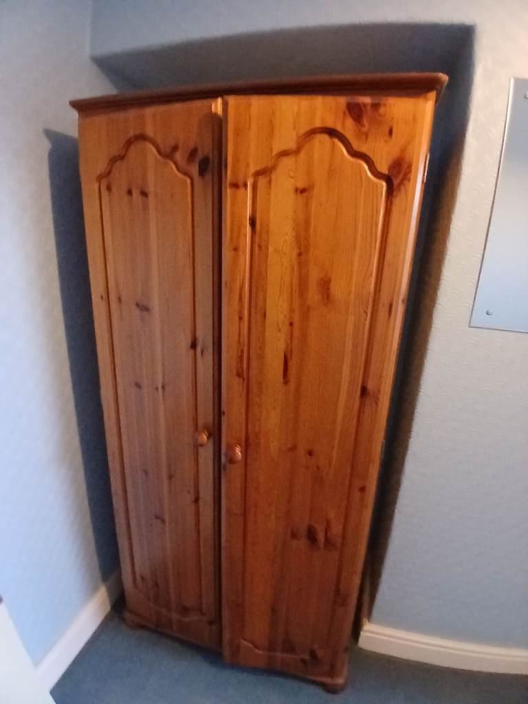 Wood wadrobe 2 doors