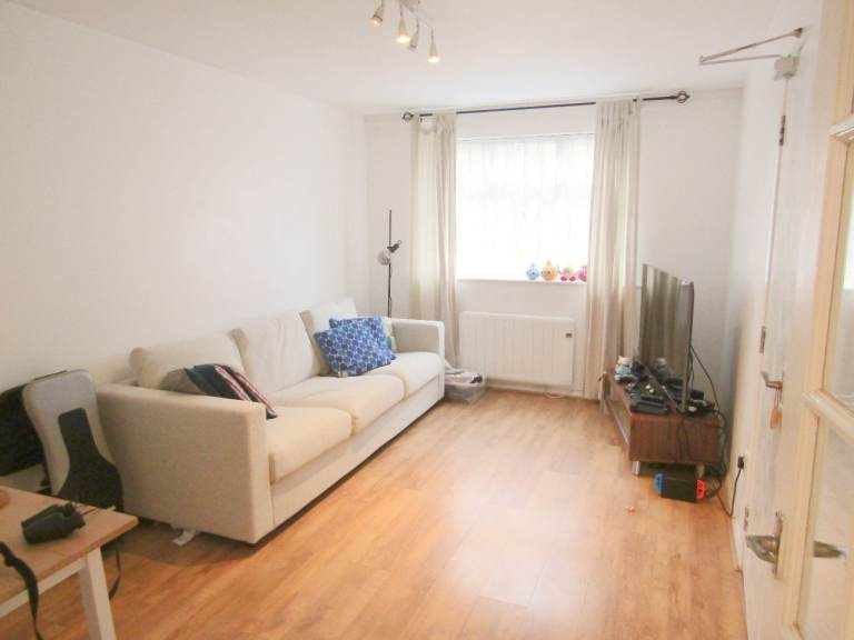 Spacious 1 Bedroom Ground Floor Apartment to Rent, Hanson Close, Walthamstow E17