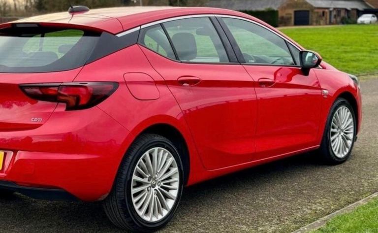 2016  LOW MILEAGE VAUXHALL ASTRA ELITE 1.4T 5 DRS *MOT- SEPT 2026*like Ford Focus renault megane