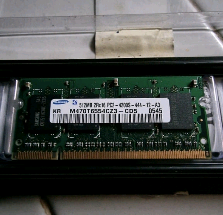 SAMSUNG 512MB 2Rx16 PC2-5300S-555-12-A3 DDR2 RAM 200 PIN SO DIMM