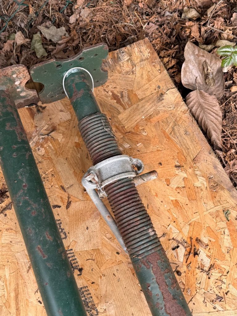 One Pair of Acrow Props