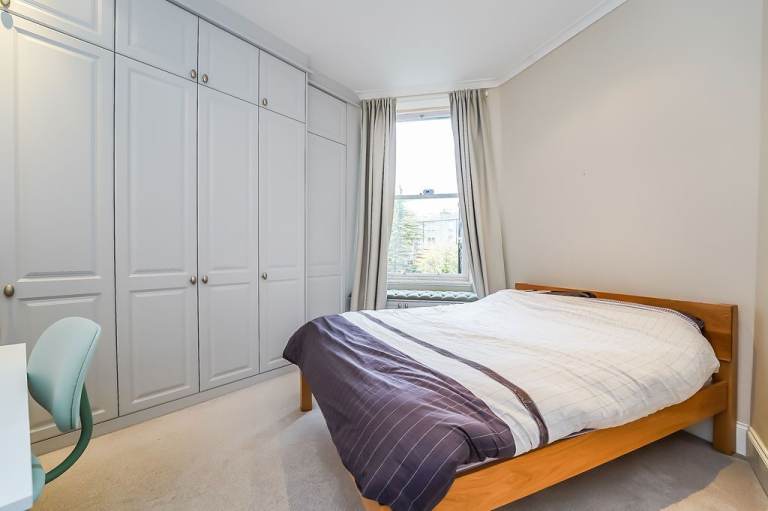 DOUBLE ROOM for flat share within a 2 bed flat in Edinburgh’s West End – available NOW
