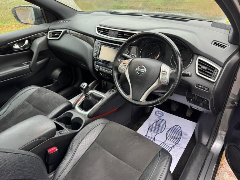 2017 Nissan Qashqai 1.5 dCi N-Vision 5dr HATCHBACK Diesel Manual