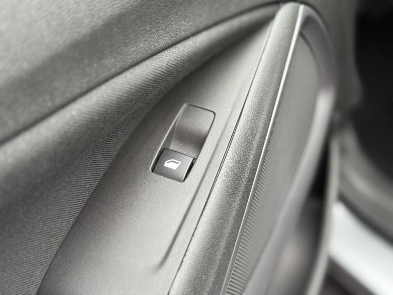 2019 Vauxhall Crossland X 1.2T ecoTec [110] SE 5dr [6 Speed] [S/S] HATCHBACK PETROL Manual