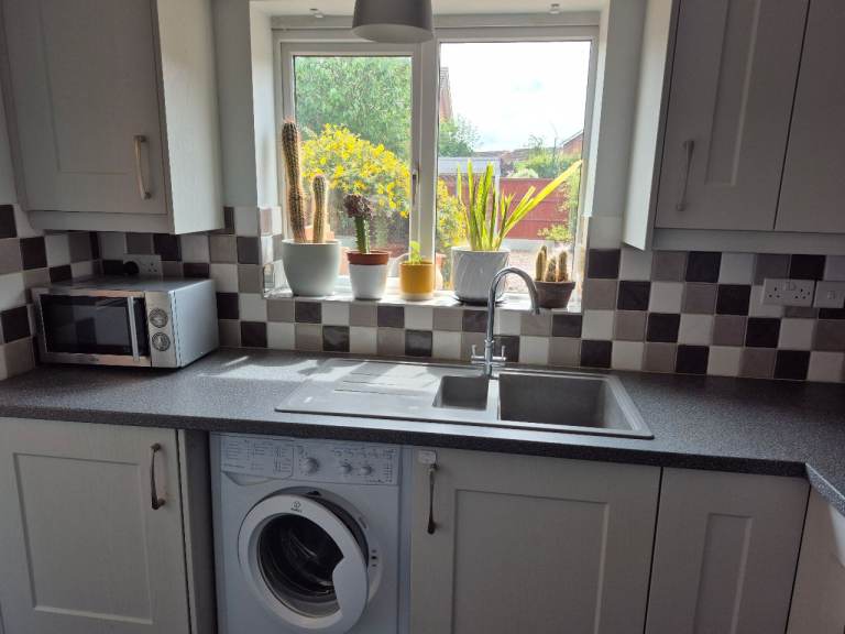 Kitchen Wall and Base Units with Sink – Light Grey, Good Condition