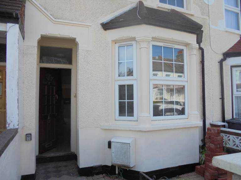 Newly Refurbished 4 Bedroom House with Self-Contained Annexe in Thornton Heath CR7 8PP