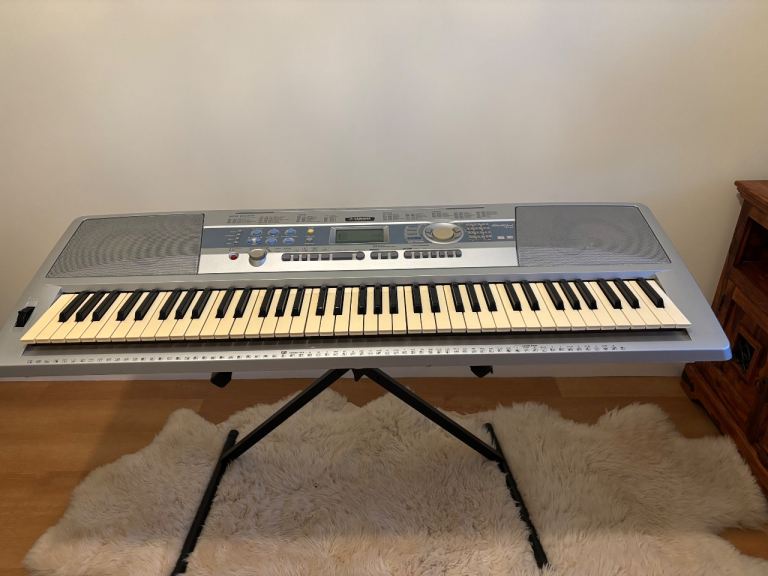 Yamaha Portable Grand DGX-200 Keyboard