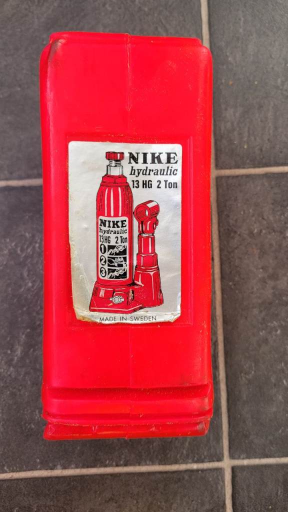 Hydraulic bottle jack 2 ton – with case (Sweden)