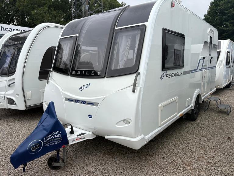 BAILEY PEGASUS GT70 GENOA - 2 BERTH CARAVAN WITH END WASHROOM AND MOTORMOVER