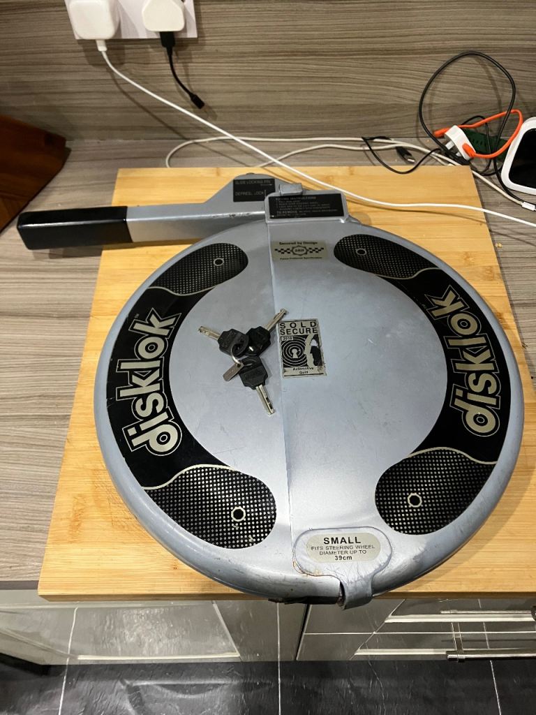 Disklok  Steering Wheel Lock - Small - with 3 x keys + ID Tag