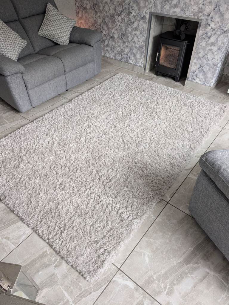 Grey Shaggy Rug – Good Condition, Clean
