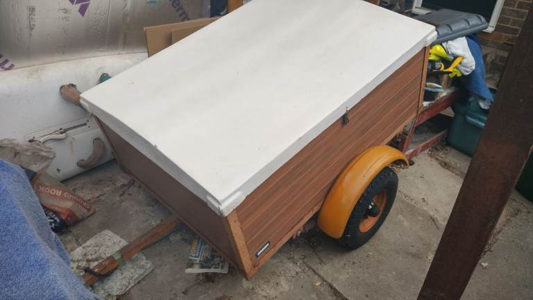 Steel framed trailer with lid