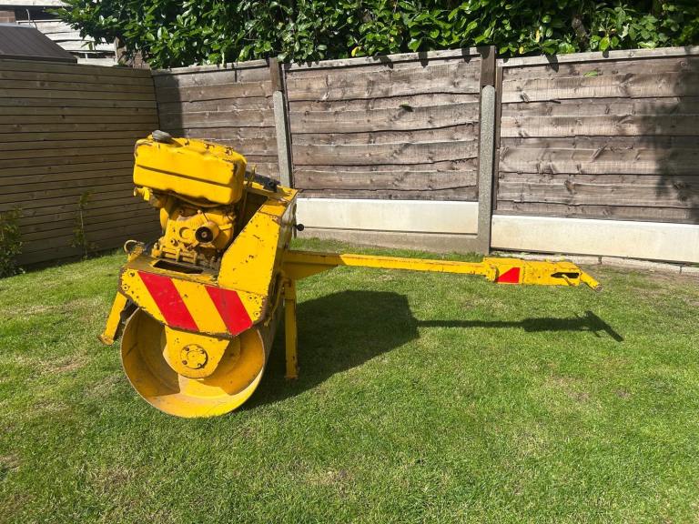 Tarmac roller and trailer