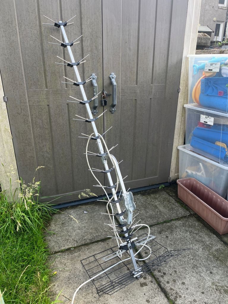 Indoor/outdoor tv aerial