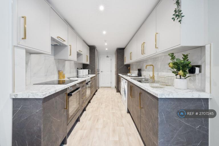 1 bedroom in Rochester Street, Chatham, ME4 (#2707245)