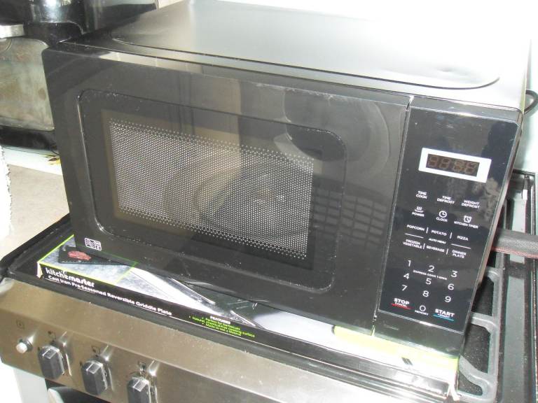 2 microwaves like new. one Black one White please read the full add