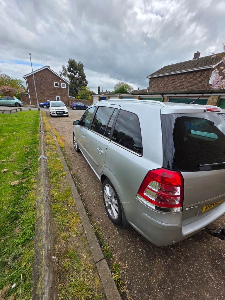 2008 automatic vauxhall zafira 
