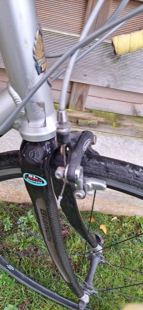 Road bike Bianchi 23in wheels 