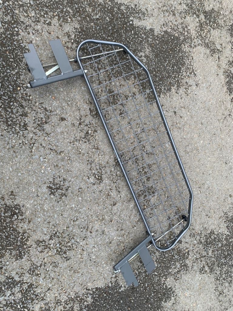 Travall VW Golf Mk6 (2008-2012) dog guard