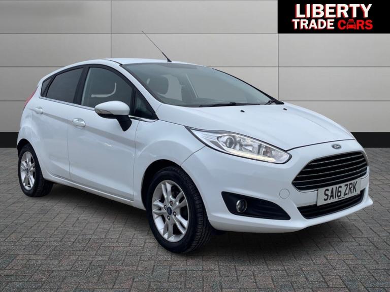 2016 Ford Fiesta 1.6 Zetec 5dr Powershift Automatic Hatchback Full Service White HATCHBACK Petrol...