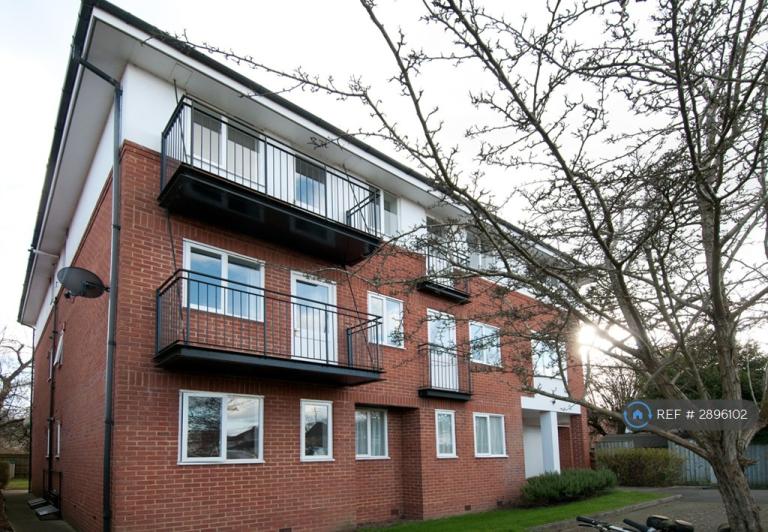 2 bedroom flat in Cedars House, Maidenhead, SL6 (2 bed) (#2896102)