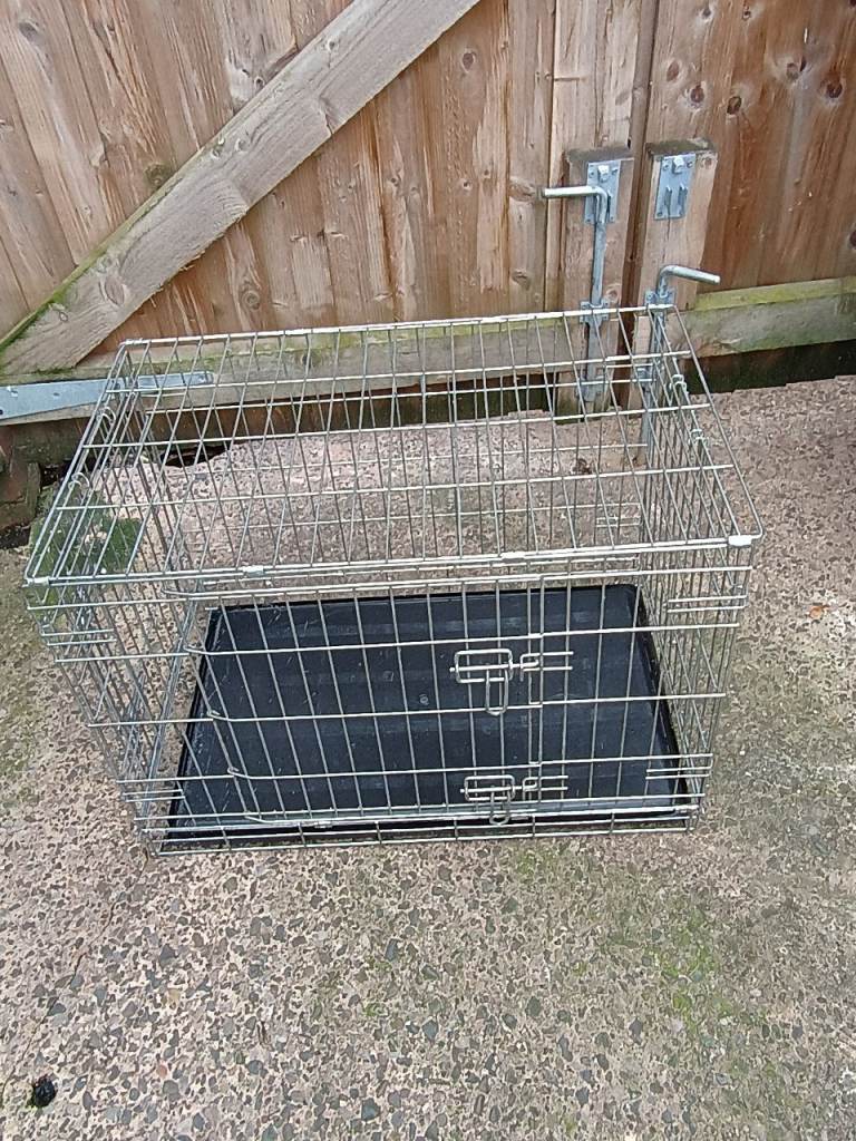 Medium size dog cage with removable bottom tray 