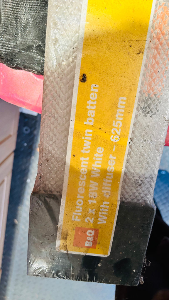 image for Fluorescent Twin batten 2 x 18W White With diffuser - 625mm