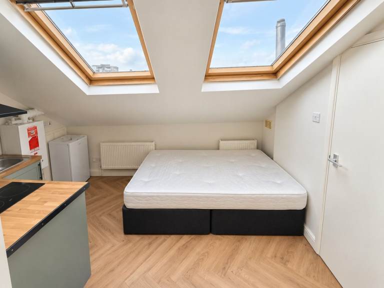 BENEFITS ACCEPTED - Self-Contained Studio Flat Available in Stamford Hill Hackney N16