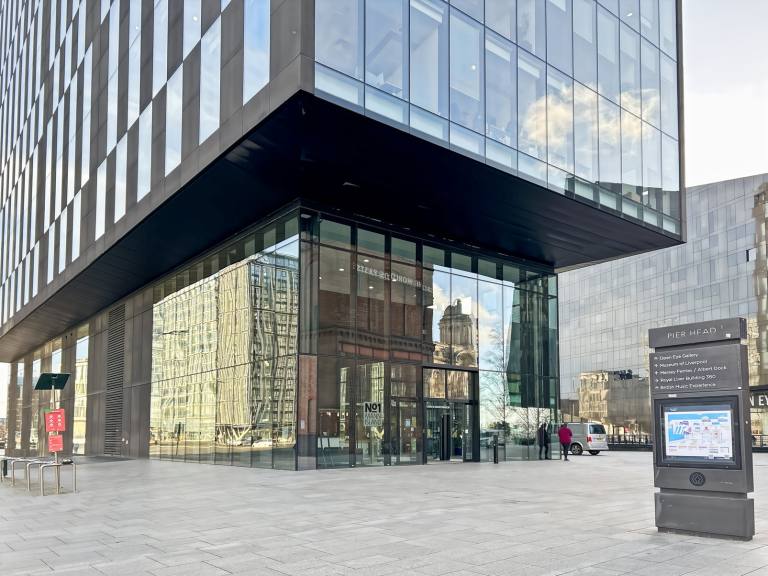 Liverpool - L3 1BP \ Private Office for 2 Workstations