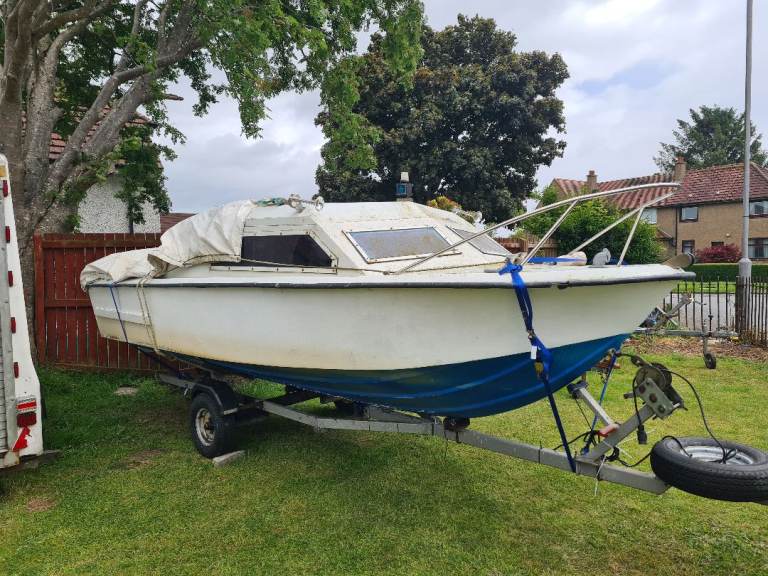 Fishing boat 