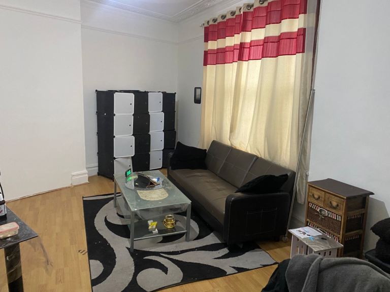 Extra Large Room To Let