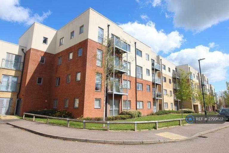 2 bedroom flat in Admiral Drive, Stevenage, SG1 (2 bed) (#2799622)