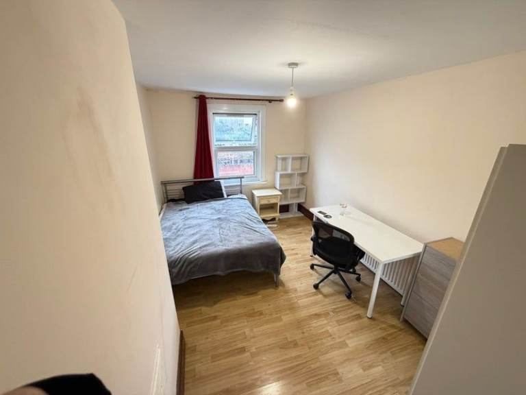 🌷 Lovely Room in Vibrant and Well-connected Area of Stratford | All Bills Included!