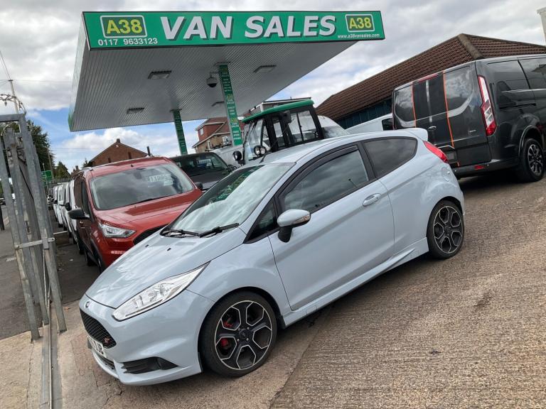 2016 Ford Fiesta ST-200 1.6 ECOBOOST 3 DOOR HATCHBACK CAR HATCHBACK Petrol Manual