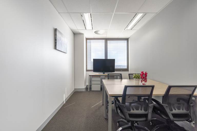 London - W26BD \ Upgrade to a Larger Office for Up to 15 Desks