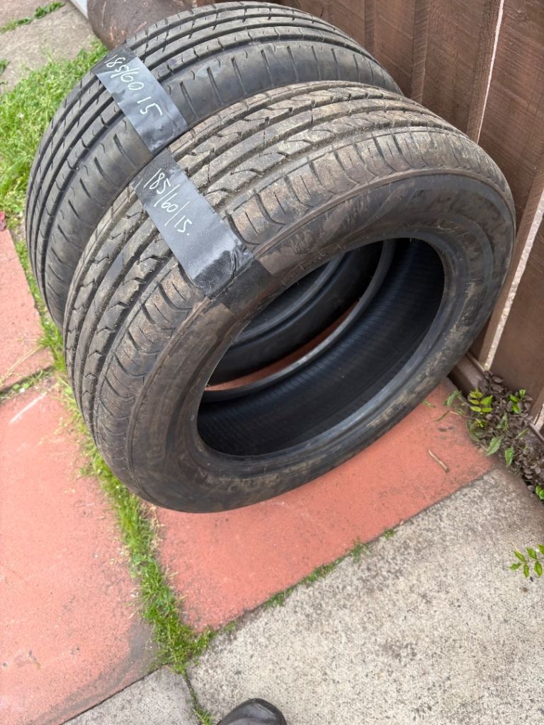2x car tyres 
