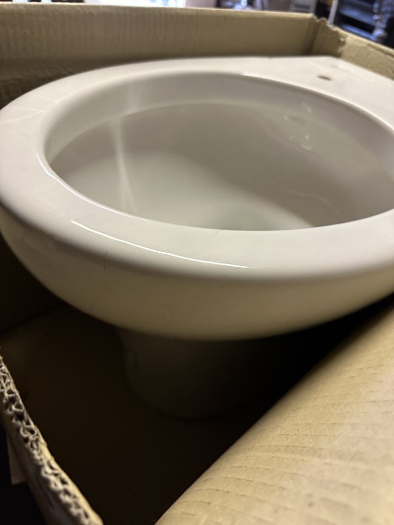 ITALIAN TOILETS FOR SALE BATHROOM SUITS BRAND NEW CHEAP BUILDING GEAR