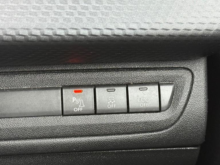 2016 Peugeot 208 1.2 PureTech 110 Allure 3dr HATCHBACK PETROL Manual