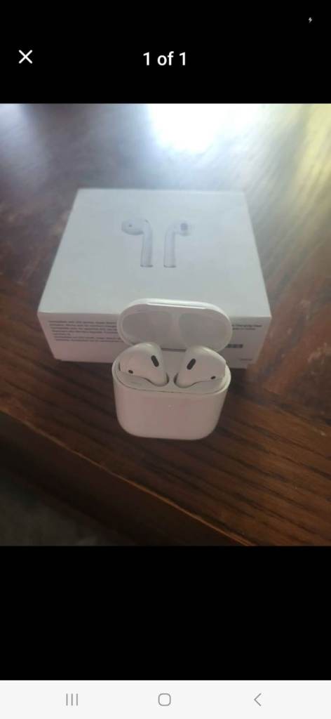 Apple AirPods with Wirelss Charging Case – 2nd Generation 