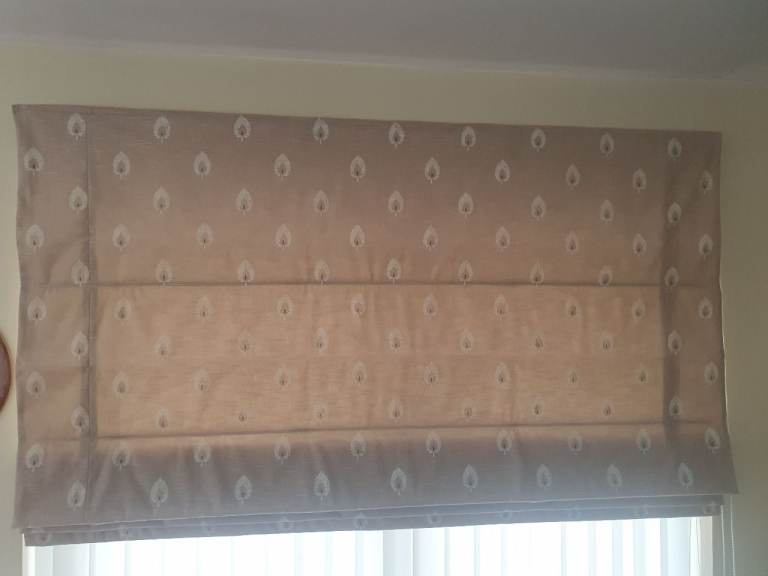 6 x Roman Blind + curtains