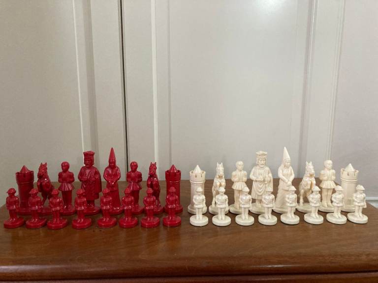 Vintage Plastic Chessmen/Chess Pieces in White & Red from Homas 