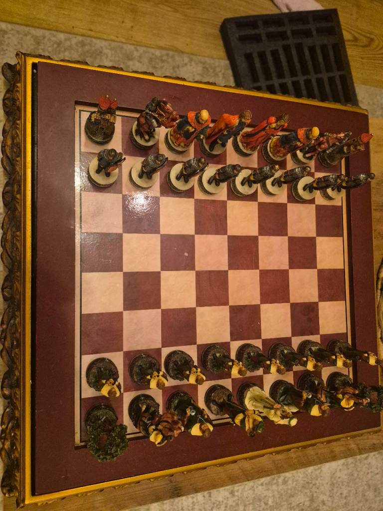 Chess set ( robin hood )