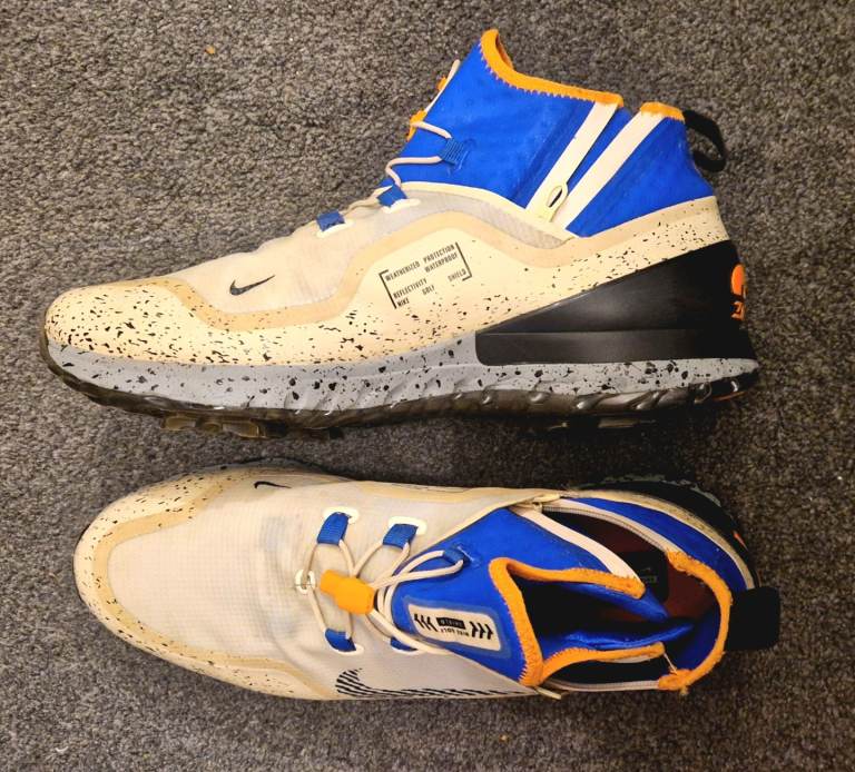 Rare & Stylish Nike Air Zoom Infinity Sheild Waterproof Golf Shoes & Nike Bag