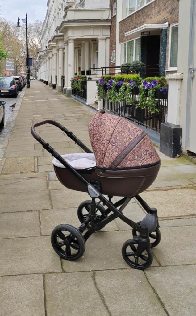 £100 Mocca Stroller 3 in 1, car seat, bassinet and pushchair from birth to 3 yrs
