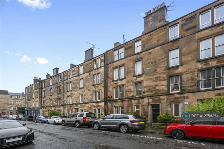 1 bedroom flat in Caledonian Place, Edinburgh, EH11 (1 bed) (#2758254)