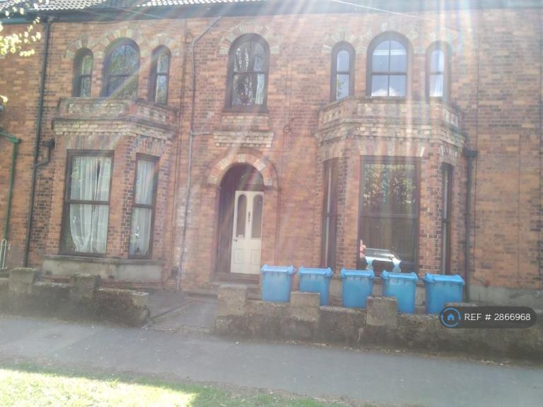 3 bedroom flat in Marlborough Avenue, Hull, HU5 (3 bed) (#2866968)