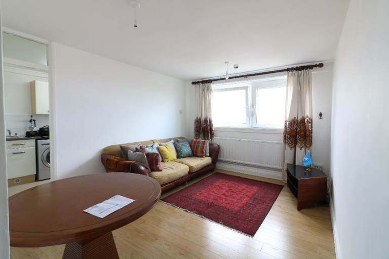 One Bedroom Flat to Rent in White Hart Lane N17