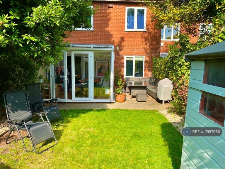 2 bedroom flat in Baytree Road, London, SW2 (2 bed) (#2957088)